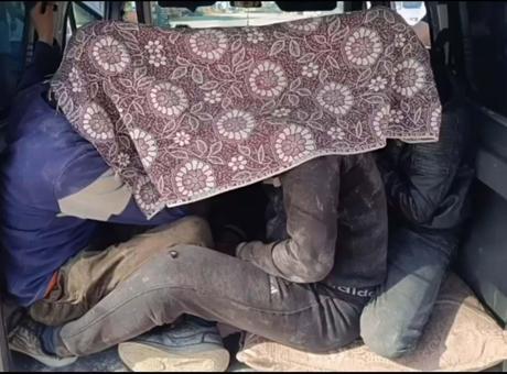 Hatay'da Kaçak Göçmen Operasyonu: 10 Göçmen ve 2 Organizatör Yakalandı