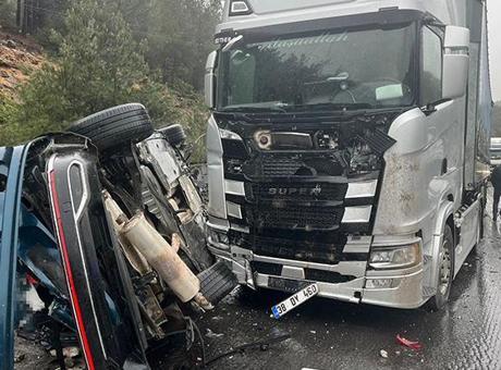 TIR Kaza Yaptı: 1 Ölü, 5 Yaralı - Pozantı'da Feci Anlar