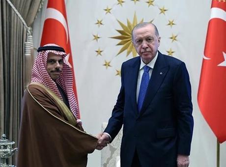 Cumhurbaşkanı Erdoğan, Suudi Dışişleri Bakanı Bin Ferhan ile Külliye'de Bir Araya Geldi