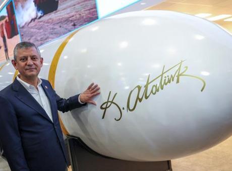 CHP Genel Başkanı Özgür Özel SAHA 2026 Fuarı'nda Yerli Savunma Ürünlerini İnceledi