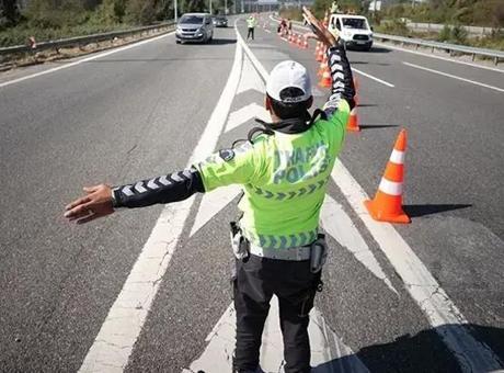 İstanbul'da Trafik Önlemleri: Bakırköy'de Bazı Yollar Yarın Kapatılacak