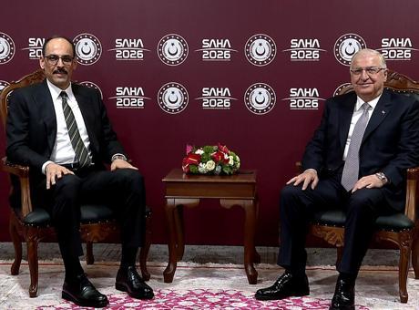 Milli Savunma Bakanı Güler, MİT Başkanı Kalın ile SAHA 2026 Fuarı'nda Bir Araya Geldi