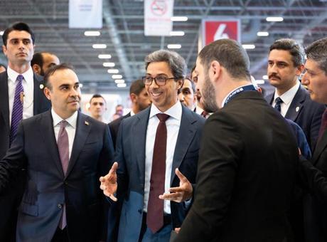 BAE Başkan Yardımcısı Nahyan, SAHA EXPO 2026'dan Etkileyici Paylaşımlar Yaptı