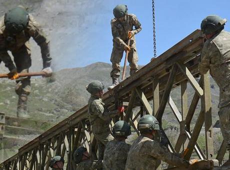Hakkari'de Heyelan Sonrası Hızla İnşa Edilen Kaan Köprüsü Ulaşımı Rahatlatacak