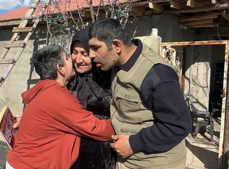 38 Yıldır Süregelen Fedakarlık: Hakkari'de Bir Anne 4 Engelli Çocuğuna Hayatını Adadı