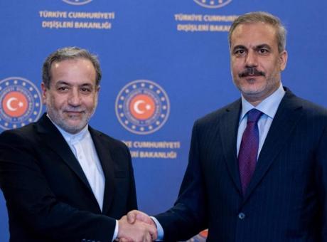 Dışişleri Bakanı Fidan, İranlı Meslektaşı Arakçi ile Barış Müzakerelerini Görüştü