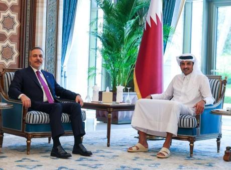 Dışişleri Bakanı Hakan Fidan, Doha'da Katar Emiri Şeyh Temim ile Görüştü
