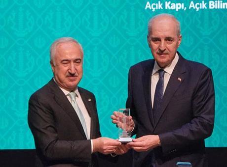İstanbul Üniversitesi'nde Unutulmaz 'Onur' Gecesi: TBMM Başkanı Kurtulmuş, Türkiye'nin Geleceğine Dair Umut Verdi