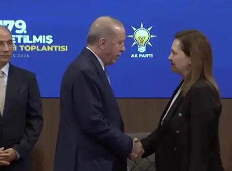 Afyonkarahisar Belediye Başkanı Burcu Köksal, AK Parti'ye Katılarak İlk Konuşmasını Yaptı