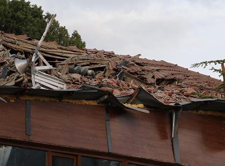 Eskişehir'de Yıldırım Düşmesi Düzensizlik Yarattı: Cami Minaresi Yerle Bir Oldu, İmam Yaralandı