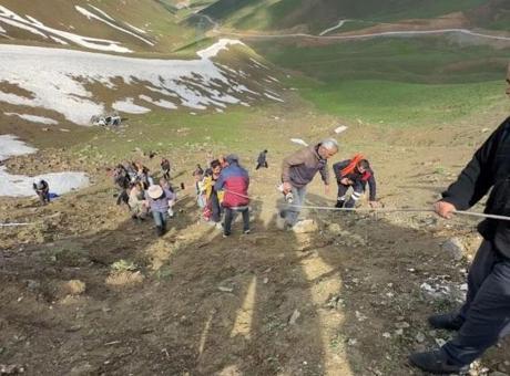 Yüksekova'da Feci Kaza: 100 Metrelik Uçurumda Can Pazarı