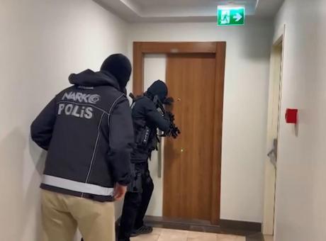 MİT ve Emniyet'ten Ortak Operasyon: Kırmızı Bültenle Aranan Şüpheli Pendik'te Ele Geçirildi