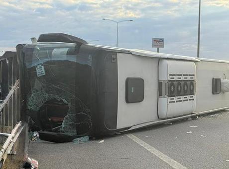 İstanbul-İzmir Otoyolu'nda Devrilen Otobüste 25 Yaralı