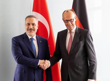 Dışişleri Bakanı Hakan Fidan, Berlin'de Almanya Başbakanı Merz ile Görüştü