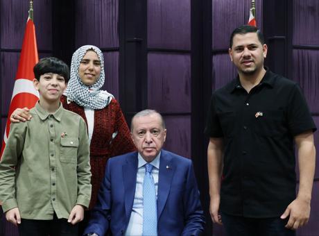 Cumhurbaşkanı Erdoğan, Gazze’nin Küçük Hikaye Anlatıcısını Ağırladı