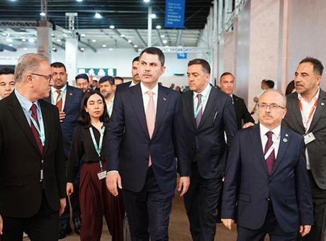 Bakan Murat Kurum, Bakü'de 13. Dünya Kentsel Forumu'na Katılarak İletişim ve İşbirliği Vurgusu Yaptı
