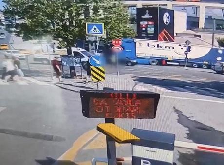 İstanbul'da Kadın Polise Minibüs Çarpması Sonrası Yaralar Açıklandı