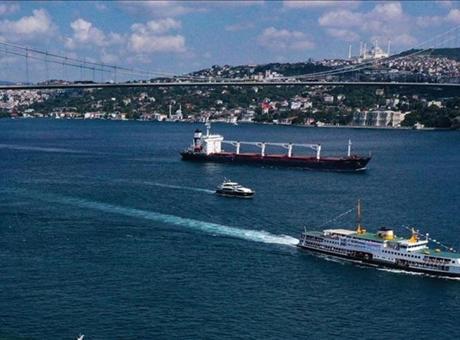 İstanbul Boğazı'nda Gemi Trafiği Geçici Olarak Kapatıldı