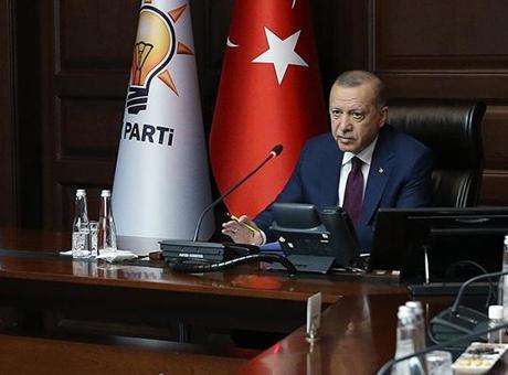 AK Parti MKYK Toplantısı Başladı: Ömer Çelik'ten Açıklama Bekleniyor