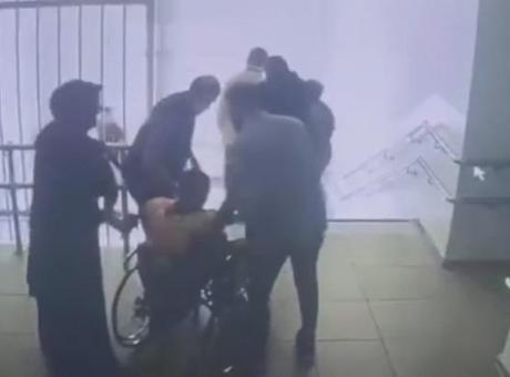 Malatya'daki Depremde Görme Engelli Öğrencilere Yürek Isıtan Yardım