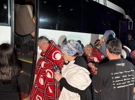 Düzce'de Kızılay Huzurevi'nde Yangın Paniği: 54 Kişi Güvenliğe Tahliye Edildi