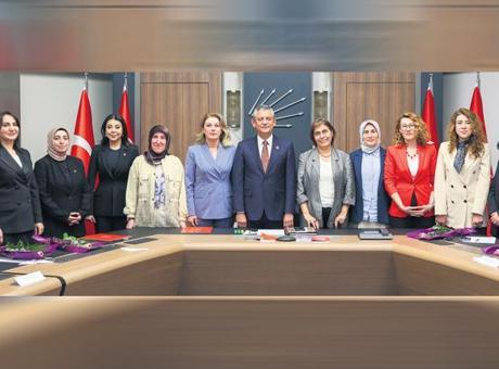 CHP Lideri Özgür Özel, Gençleri Siyasete Davet Etti