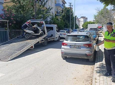 Antalya'da Ehliyetsiz Motosikletli Akrobasi Ceza Yağmuruna Tutuldu
