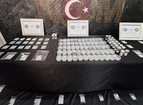 İstanbul'da Sahte Pırlanta Operasyonunda 38 Gözaltı Tutuklandı