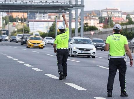 Kurban Bayramı İçin Alınan Trafik Tedbirleri Açıklandı: Çiftçi'den Tuzak Radar Vurgusu