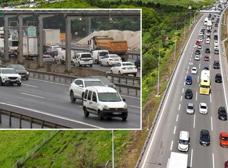Kurban Bayramı Tatiliyle Birlikte Trafik Yoğunluğu Arttı, Bolu Dağı'nda Kilitlenme Yaşandı