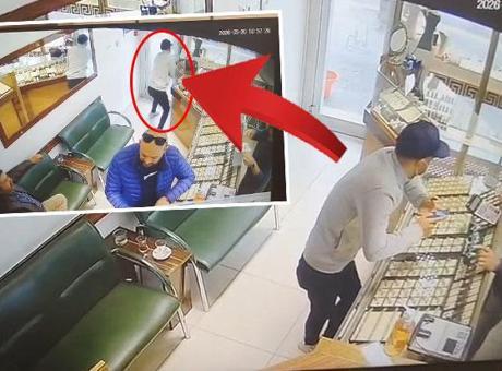 Maskeli Soyguncu Pırlanta Yüzük Çaldı: Konya'da Şoke Eden Hırsızlık Olayı