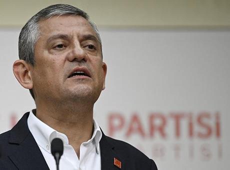 Özgür Özel, CHP TBMM Grup Başkanlığına Yeniden Seçildi