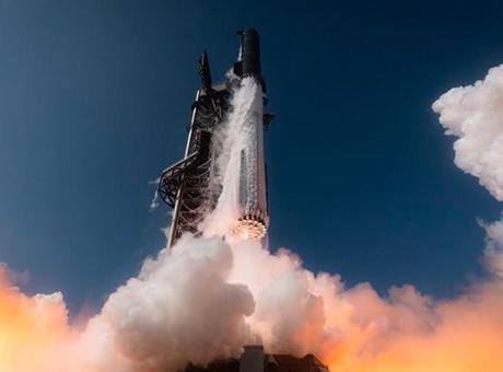 SpaceX, Dünyanın En Güçlü Roketi Starship'i Başarıyla Fırlattı