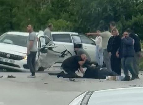 Çanakkale'de Feci Kaza: İki Araç Çarpıştı, İki Kişi Hayatını Kaybetti, Üç Yaralı