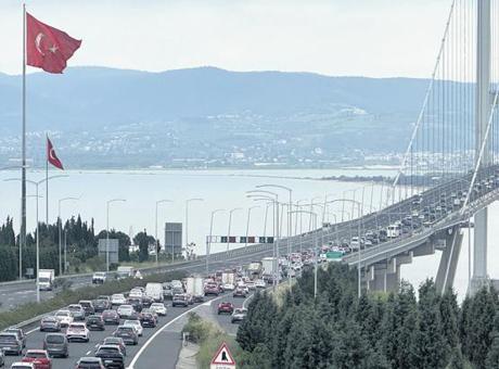 Bayram Tatilinde Trafik Yoğunluğu Artıyor: 15 Milyon Seyahat Bekleniyor