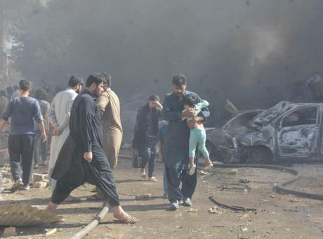 Pakistan'da Demir Yolu Hattında Patlama: 20 Yaralı