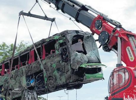 Biga'da Feci Kaza: 3 Ölü, 57 Yaralı
