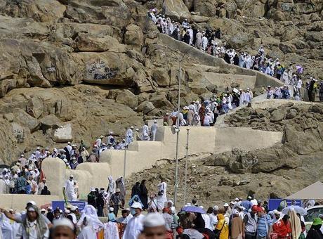 Hacı Adayları için Arafat'a Yolculuk Başladı: 19 Haziran'a Kadar Dönüşler Sürecek