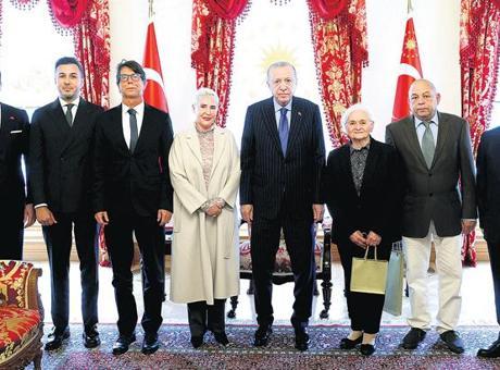 Cumhurbaşkanı Erdoğan: Türkiye, İstikrarın Simgesi Olmaya Devam Ediyor