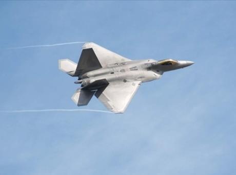 ABD'nin Orta Doğu'daki Olağanüstü Askeri Konuşlandırması: F-22'ler ve Havadan Yakıt İkmal Uçakları İsrail'de!