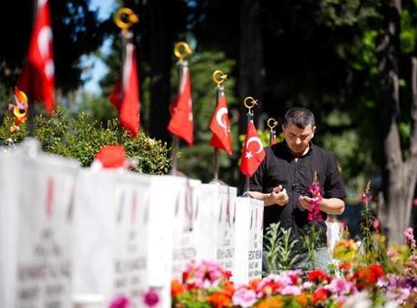 Kurban Bayramı'nda Şehit Aileleri Edirnekapı Şehitliği'nde Bir Araya Geldi