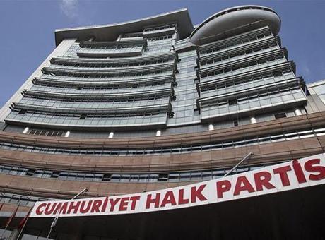 CHP'de Olağanüstü Kurultay Tartışmaları: Hukuki ve Siyasi Gelişmeler