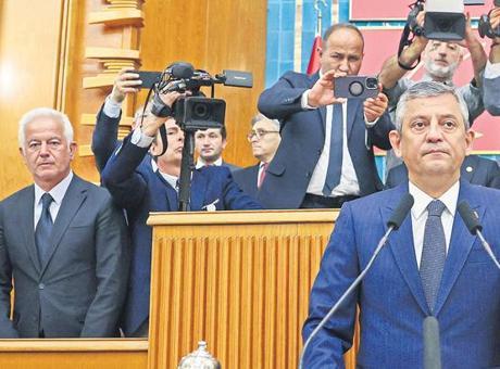 CHP'de Kriz: Kılıçdaroğlu'nun İtirazına Rağmen Meclis Toplantısı Gerçekleşti