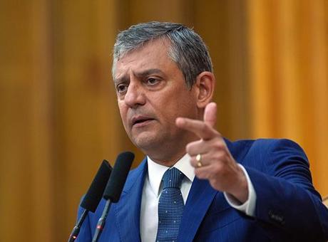 Özgür Özel'den CHP'nin MYK'sı ve Yeni Parti Tartışmalarına Cevap: 'CHP'yi Bırakmıyoruz'