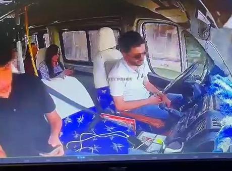 Dolmuş Şoförü Direksiyonda Uyuyakaldı, 7 Kişi Yaralandı