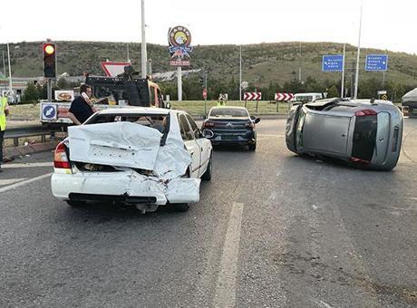 Kayseri'de Zincirleme Trafik Kazası: 4 Araç Çarpıştı, 4 Yaralı