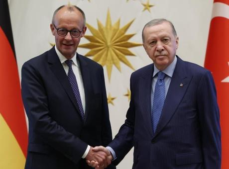 Cumhurbaşkanı Erdoğan, Almanya Şansölyesi Merz ile İlişkiler Üzerine Görüştü