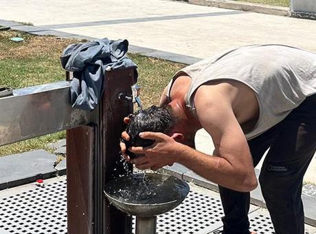 Şanlıurfa'da Kavurucu Sıcaklar: Cadde ve Sokaklar Boşaldı