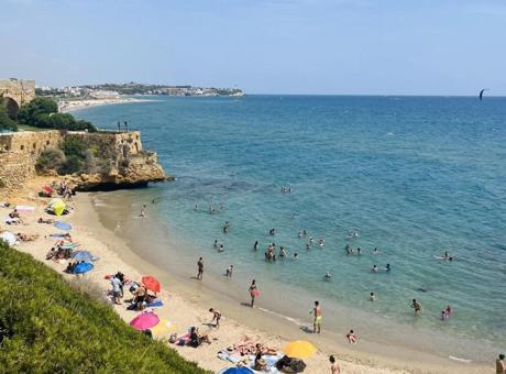 Tarragona Plajı'nda Korkunç Kaza: Kumda Yatan Adam Hayatını Kaybetti