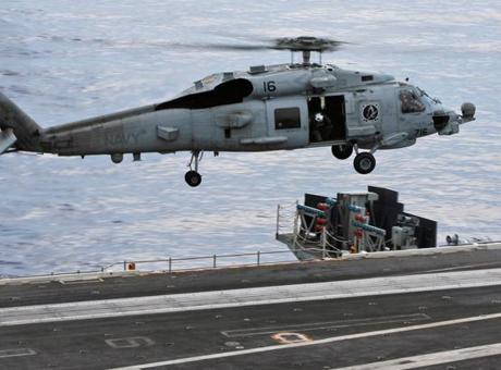 ABD Helikopteri Umman Denizi'nde Acil İniş Yaptı: 1 Mürettebat Kayıp